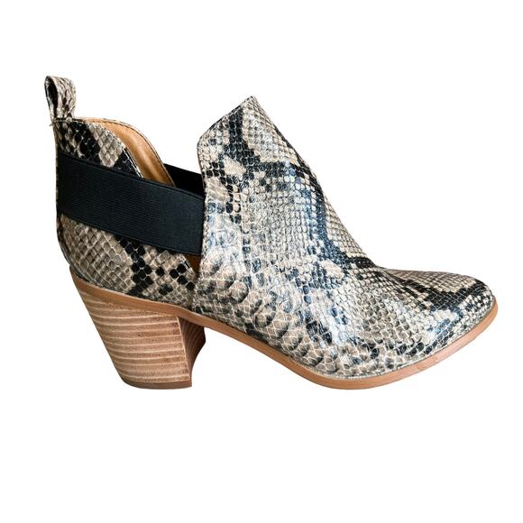 DV Dolce Vita snake embossed pointed toe ankle boots 8.5 - Picture 1 of 8
